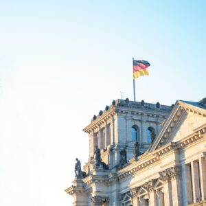 eSIM Duitsland gray concrete building