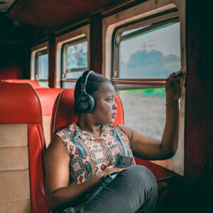 eSIM Democratische Republiek Congo a woman sitting on a train looking out the window