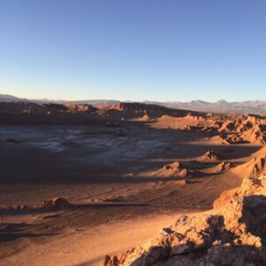 eSIM Chili brown rocky shore near body of water during daytime